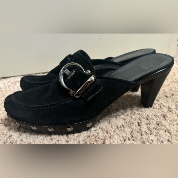 Stuart Weitzman Vintage Suede Kitten Heel Mule in Black, Size 7.5 - Picture 1 of 7